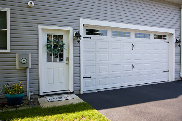 24/7 Emergency Garage Door Panel Replacement experts in Sea Breeze, NC